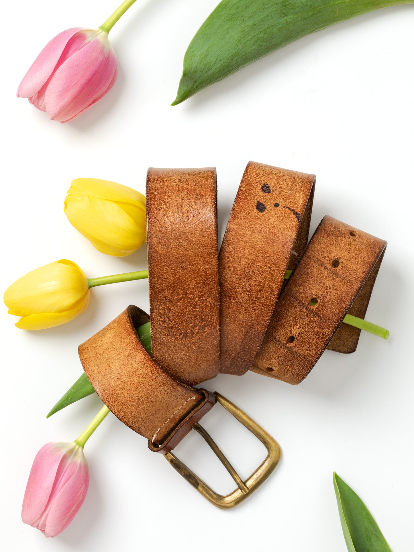 Vintage Brown Floral Embossed Leather Belt w/ Brass Buckle.